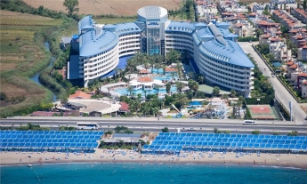 Crystal Admiral Resort *****